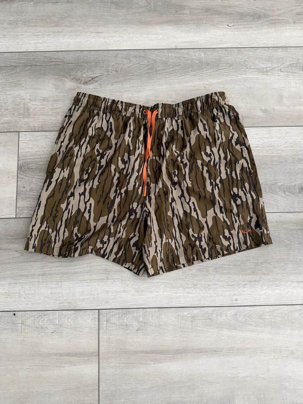 Huk Men's Pursuit Volley Pattern Quick-Dry Shorts Mossy Oak Bottomland Large